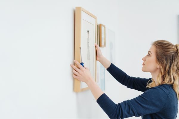 Picture Hanging Service in Ooltewah